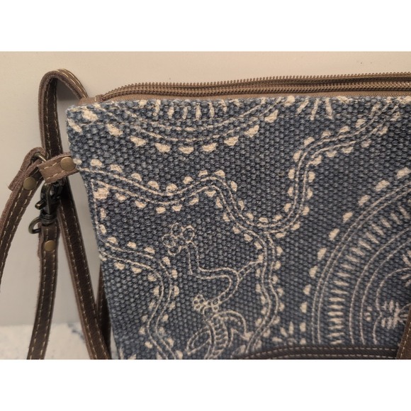 Myra Upcycled Canvas Blue‎ White Crossbody Bag Zippered Closure Removable Strap - Picture 6 of 9